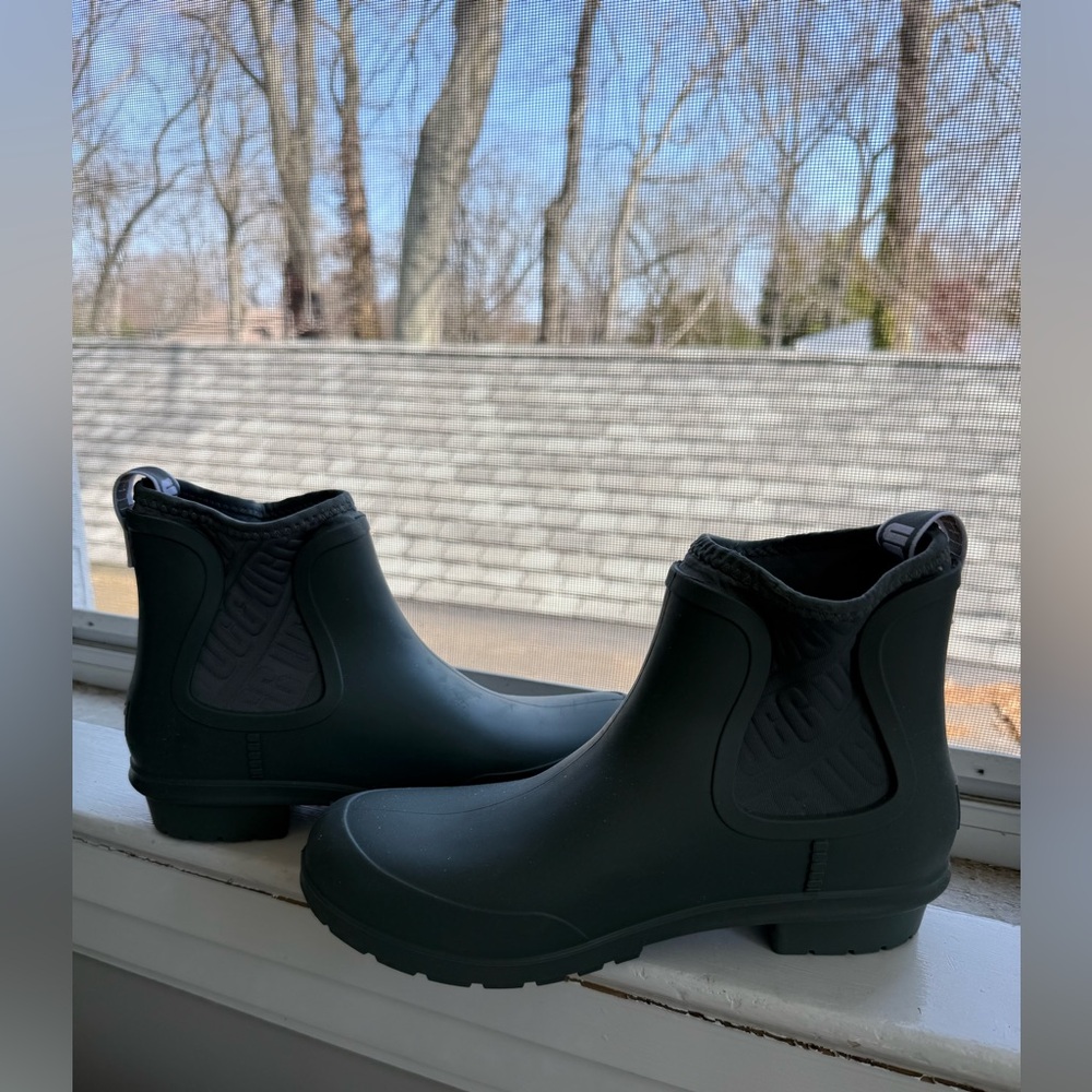 UGG Army Green Ankle Rain Boots 8